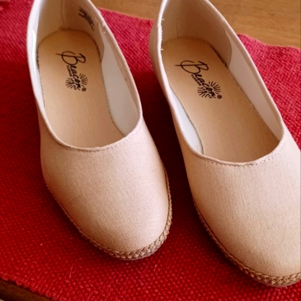 Beacon Wedge-Sole Pumps  Size 7.5  7-1/2 M